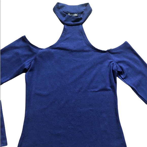 Express Cut-Out Shoulder Top - Picture 2 of 6